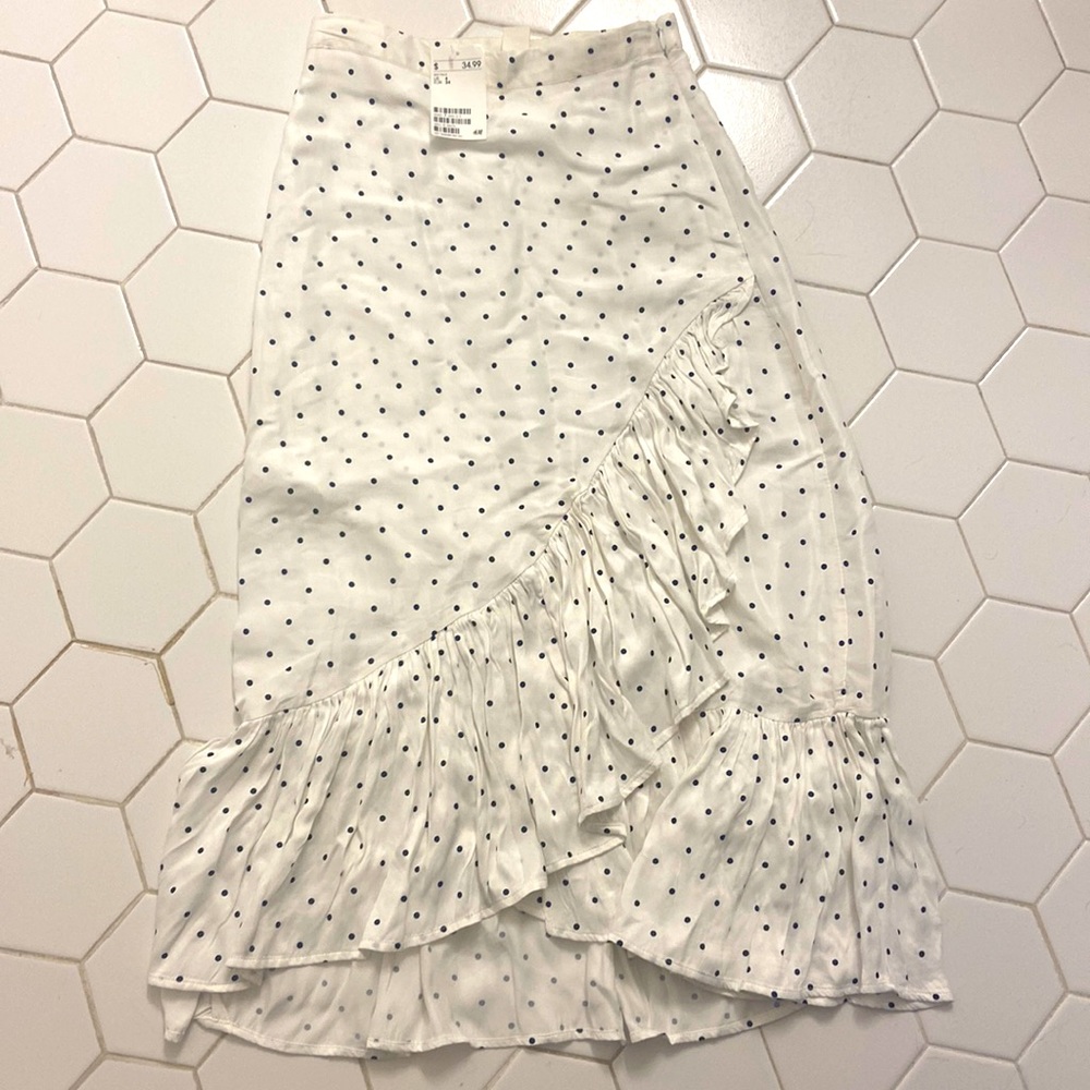 H&M skirt size 4 completely new